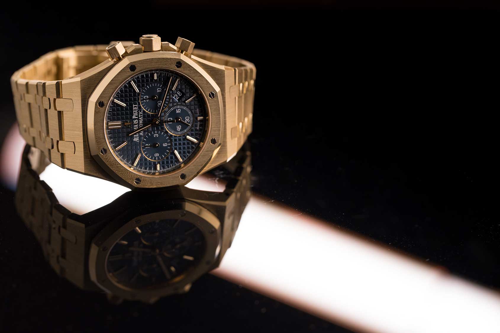 HANDS-ON: The Audemars Piguet Royal Oak Chronograph in yellow gold ...
