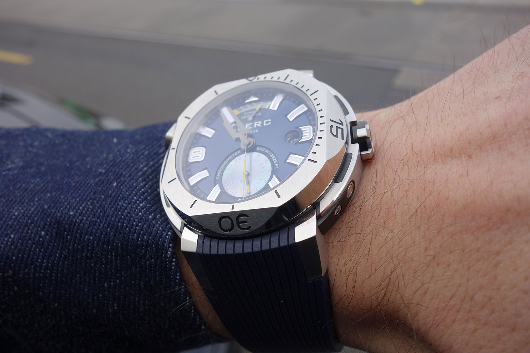 Clerc Hydroscaph GMT Power Reserve – Hands-on Review