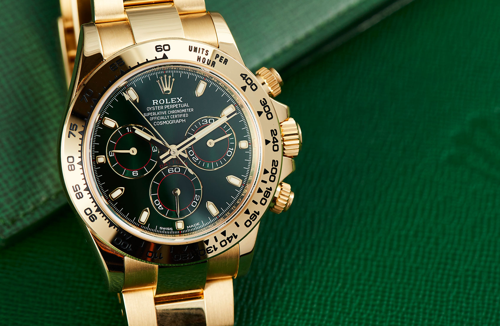 Rolex daytona gold outlet with green dial