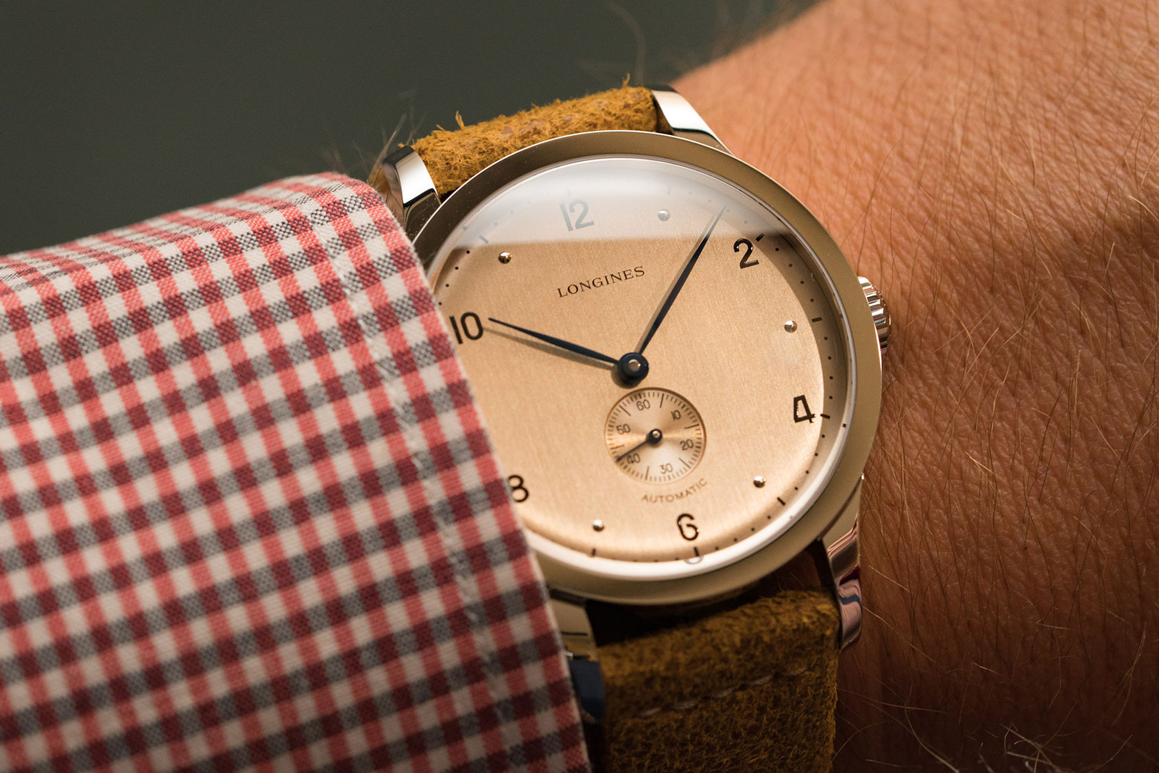 This Longines Heritage 1945 oozes old school charm