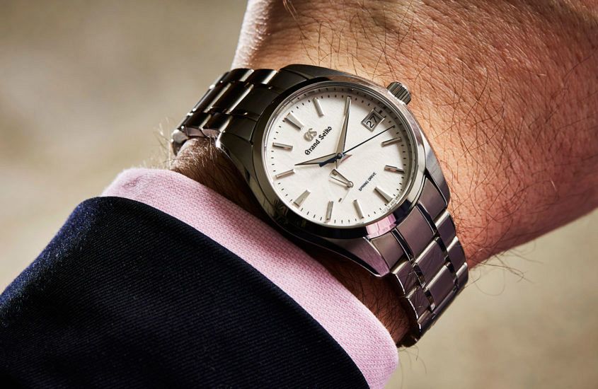 We review the Grand Seiko SBGA211 Snowflake