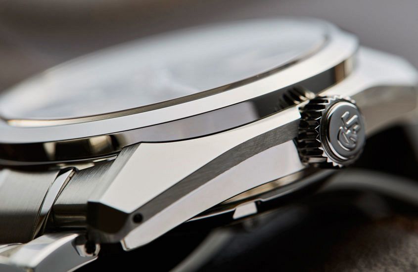 Grand Seiko Hi-Beat GMT SBGJ203: One Watch to Do It All – Video Review
