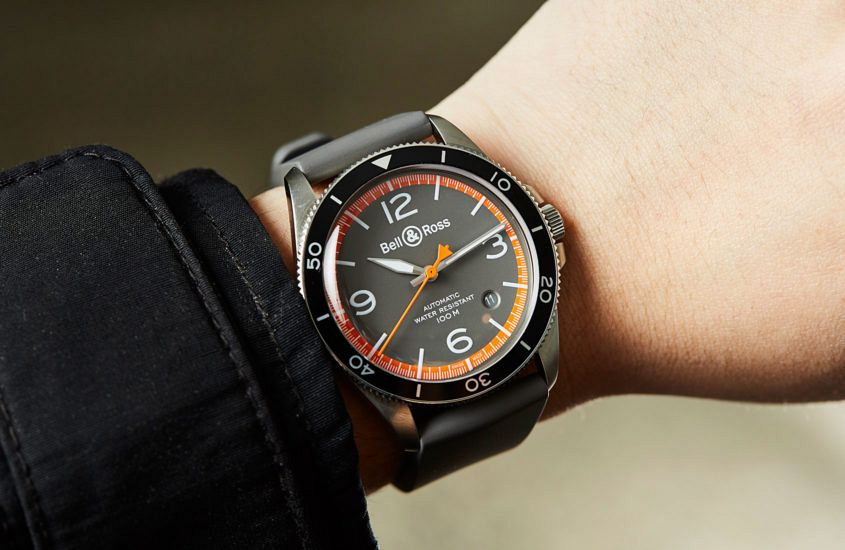 The BR V2 92 Garde C tes adds some colour to the Bell Ross favourite