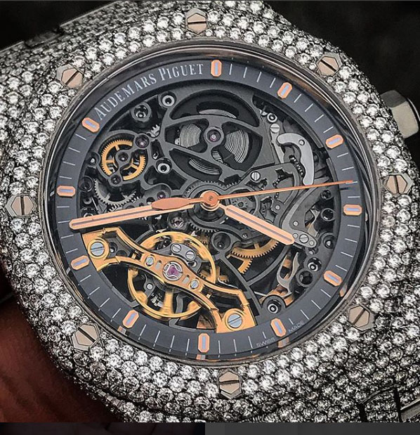 Billionaire Floyd Mayweather Flaunts New Diamond Watch Added to