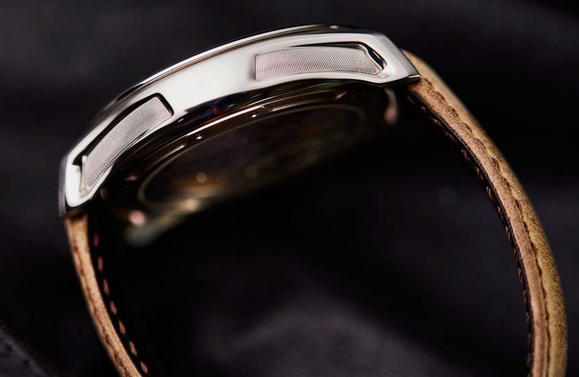 H. Moser & Cie Pioneer case details