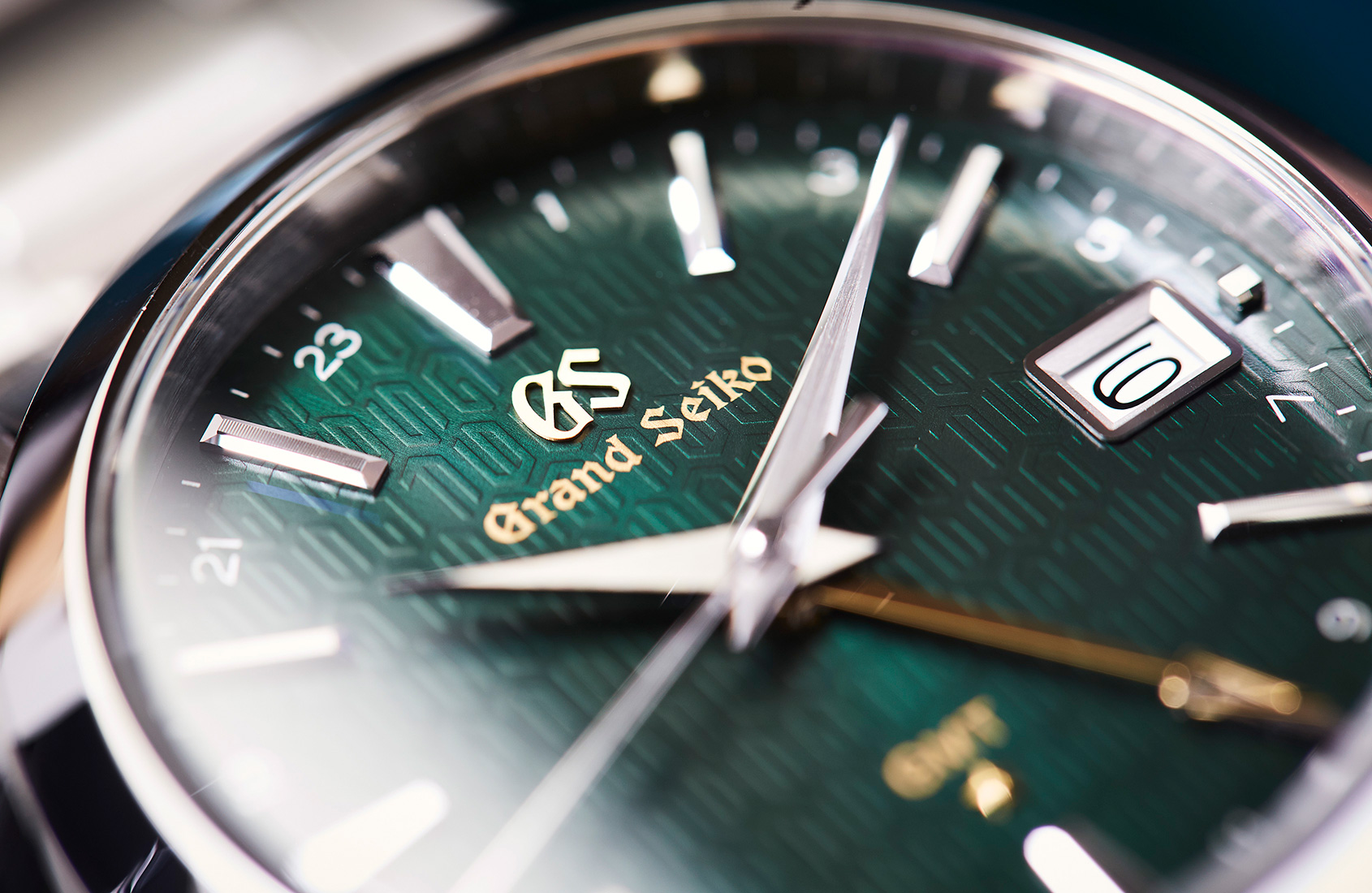 Hands On Quartz But Not As You Know It The Grand Seiko Sbgn007 Gmt Time And Tide Watches