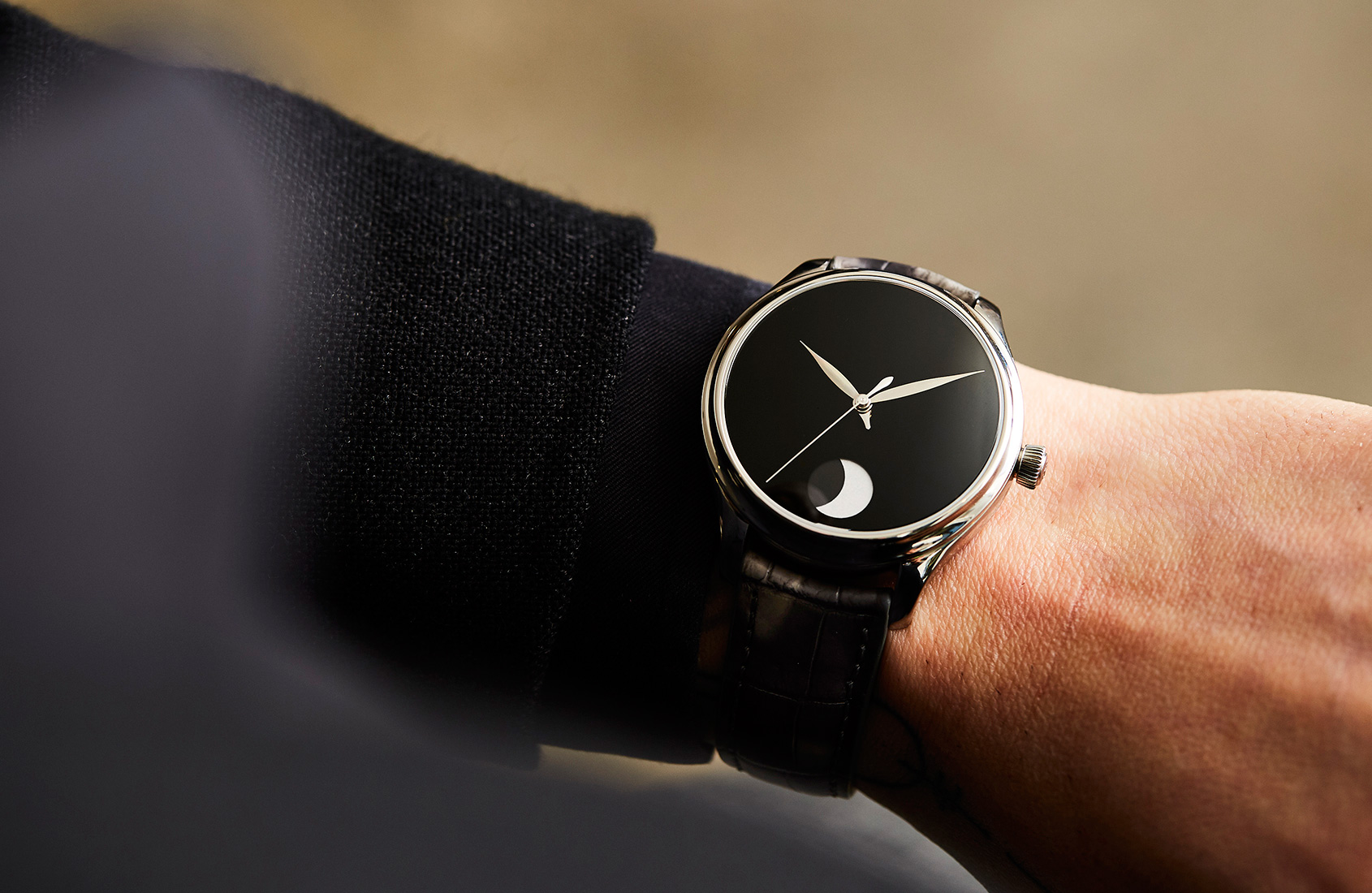 HANDS ON The impossible blackness of Moser s Endeavour Perpetual