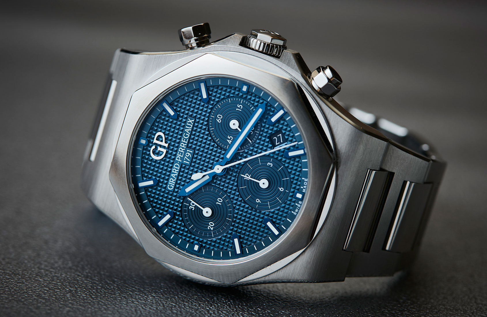 Girard perregaux 2024 laureato chronograph 42mm