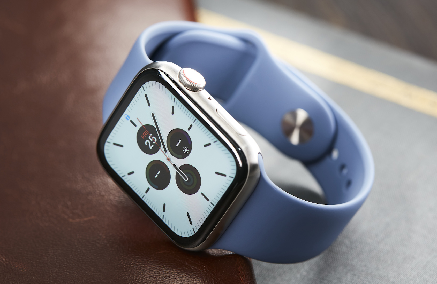 How to double-wrist with a mechanical watch and an Apple Watch