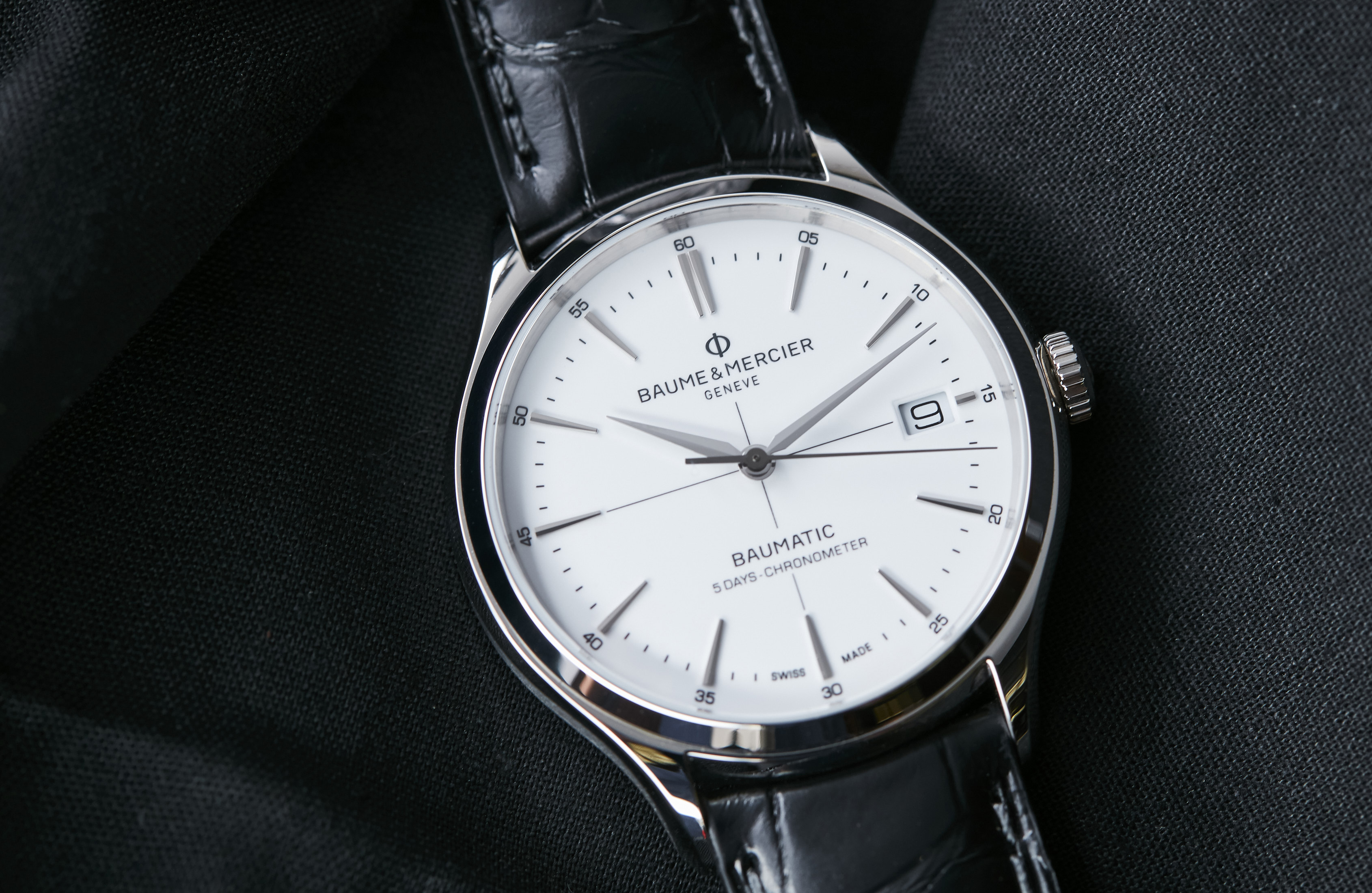 HANDS ON The Baume Mercier Clifton Baumatic 10436 White Dial