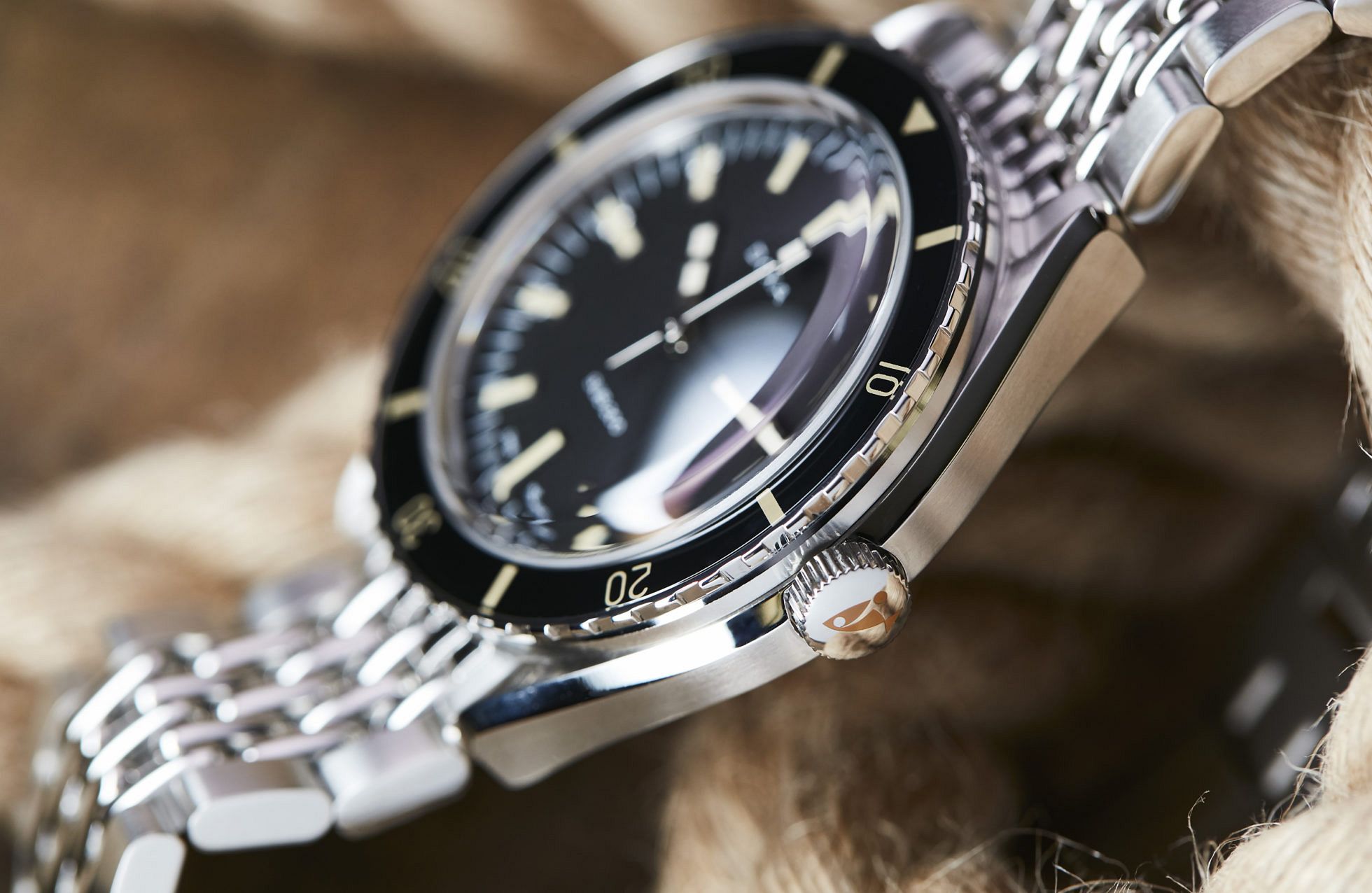 An owner s guide to the pros and cons of the Doxa SUB 200 WATCH