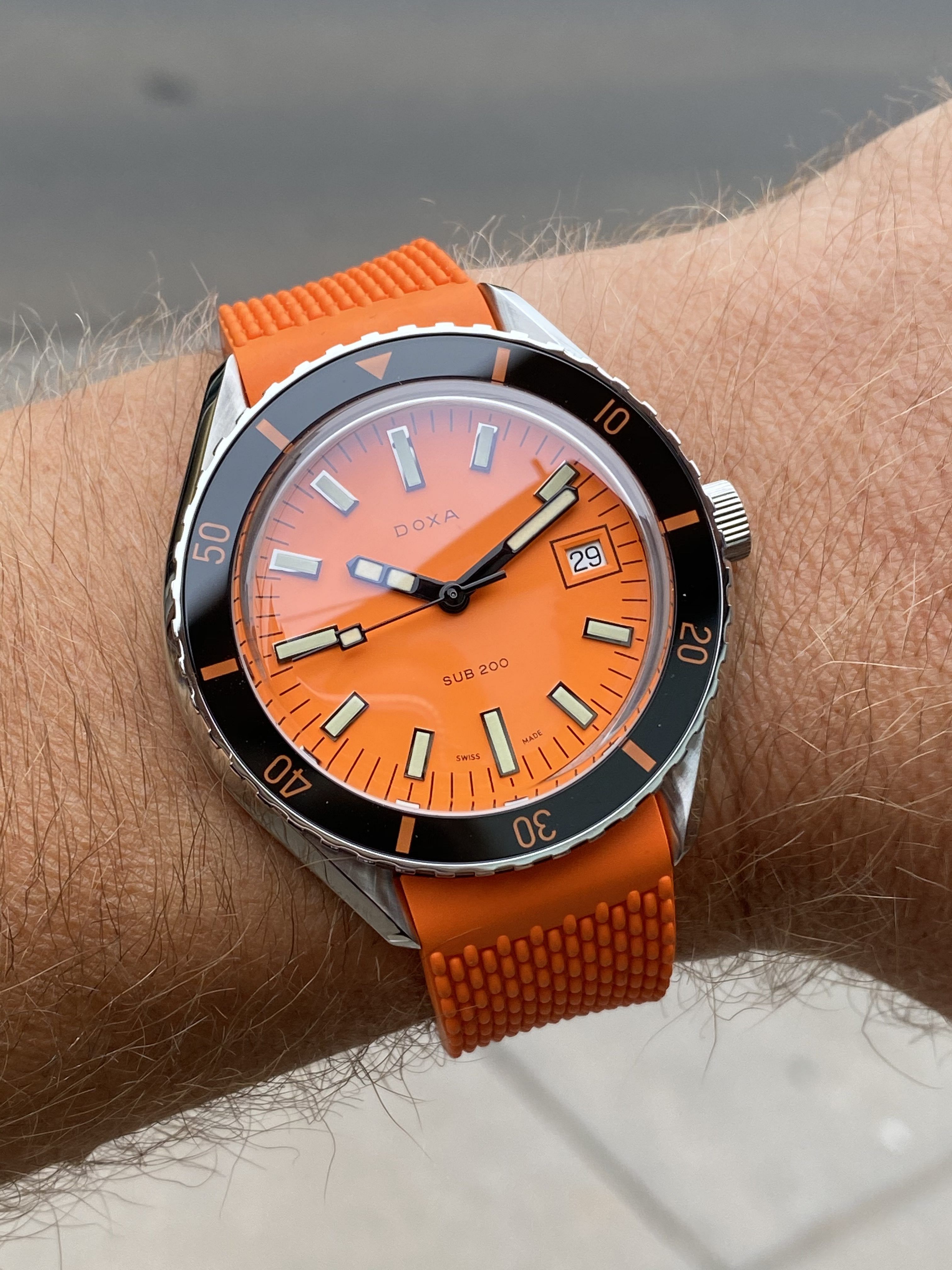 HANDS ON The DOXA SUB 200 is now available on a rubber band