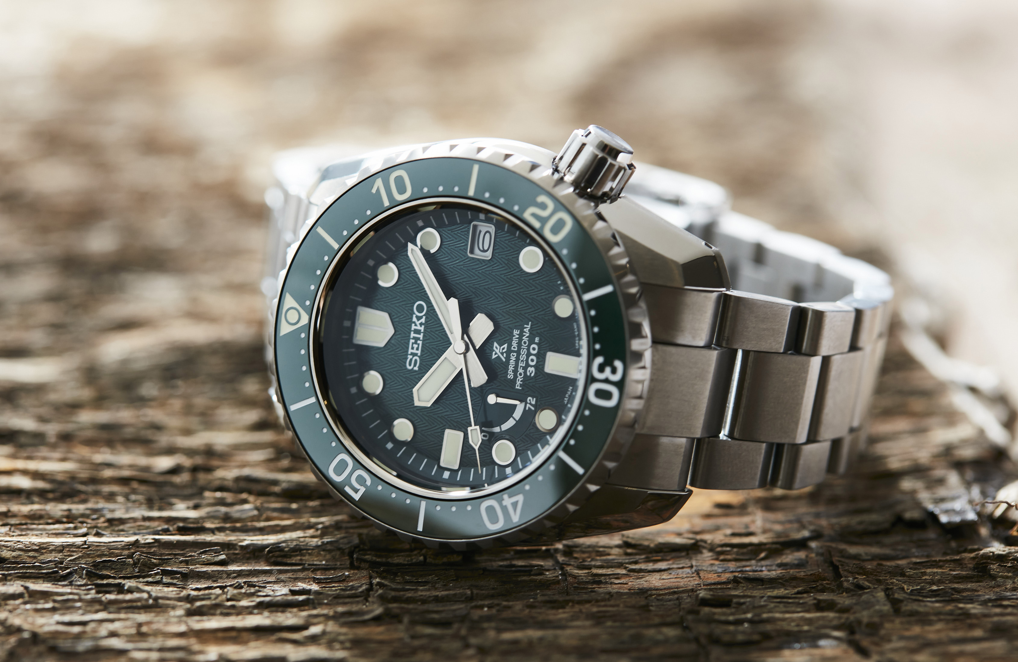 The Seiko Prospex SNR045J is like a Rolex Hulk Submariner on