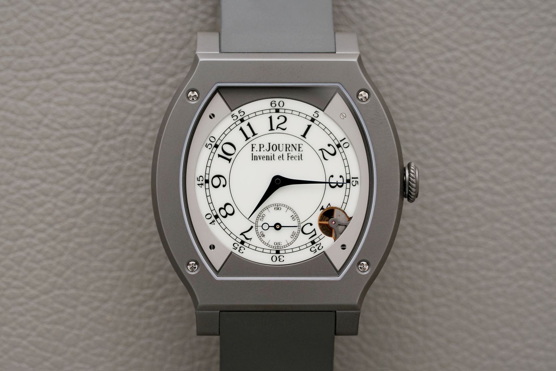 High end quartz clearance watch