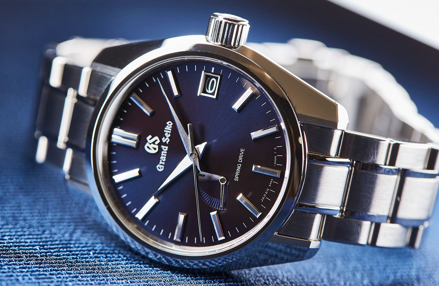 HANDS-ON: Everyday simplicity done right – the Grand Seiko Spring Drive  SBGA375 - Time and Tide Watches