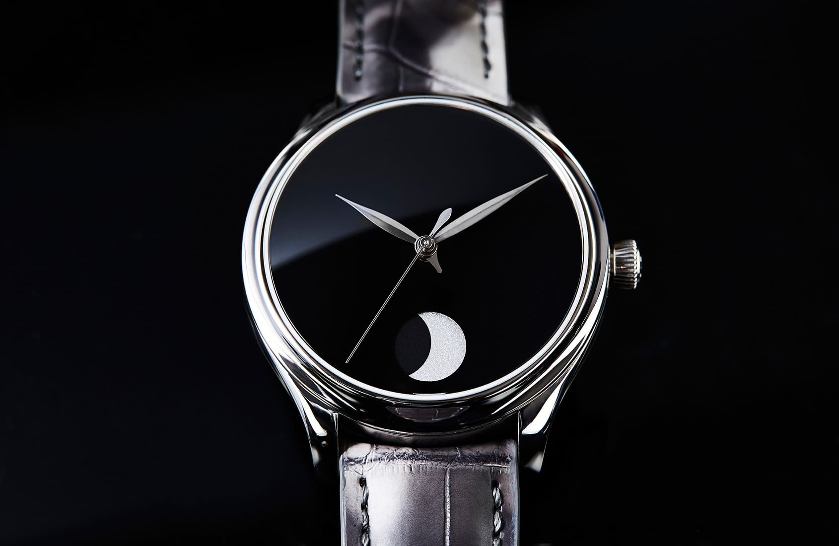 Unfathomably inky – Moser’s Endeavour Perpetual Moon Concept