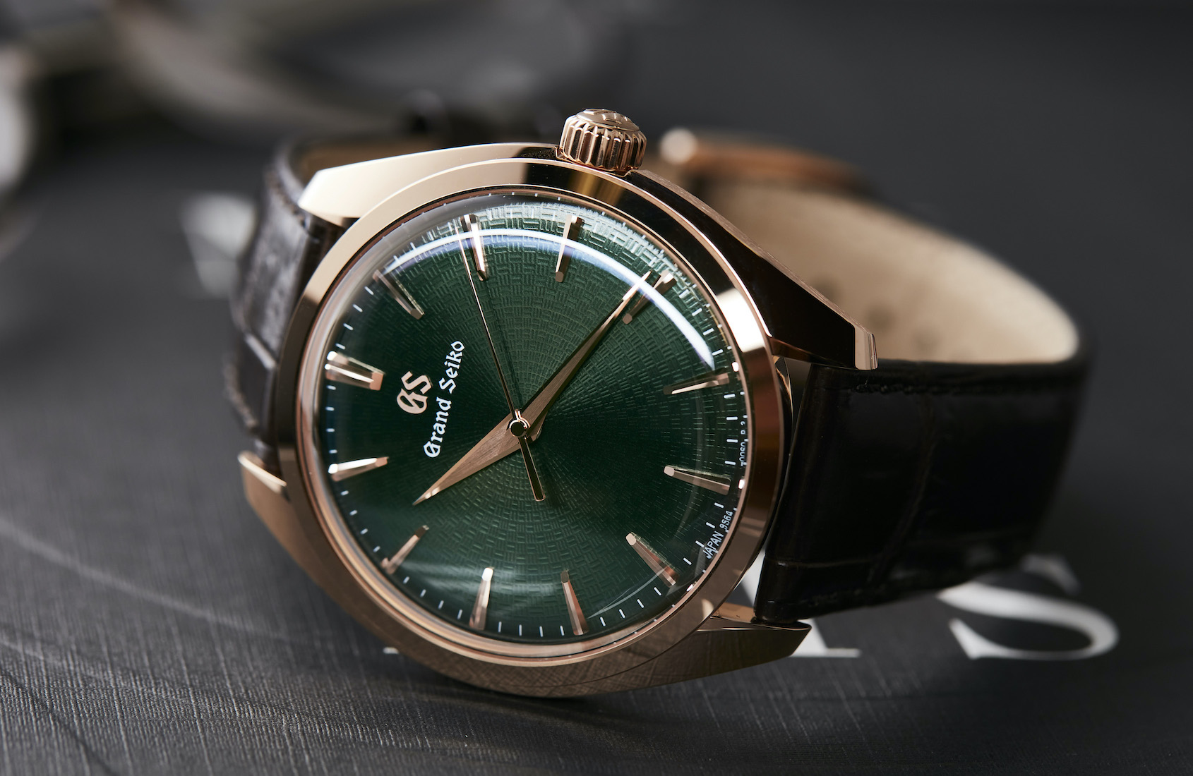 HANDS-ON: The Grand Seiko SBGW264 has one of the best green dials in the  industry