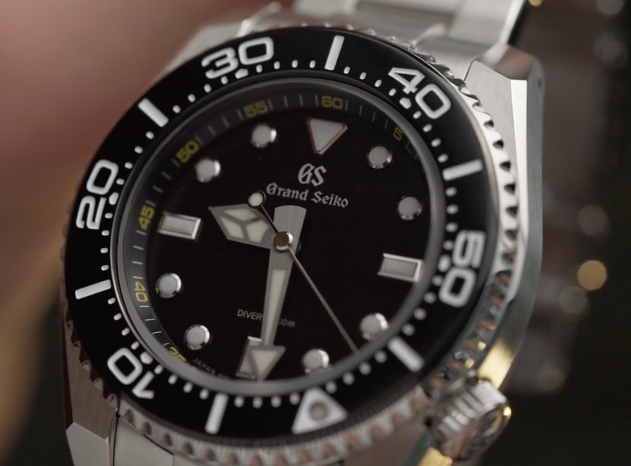 VIDEO: The function forward Grand Seiko SBGX335 - Time and Tide Watches