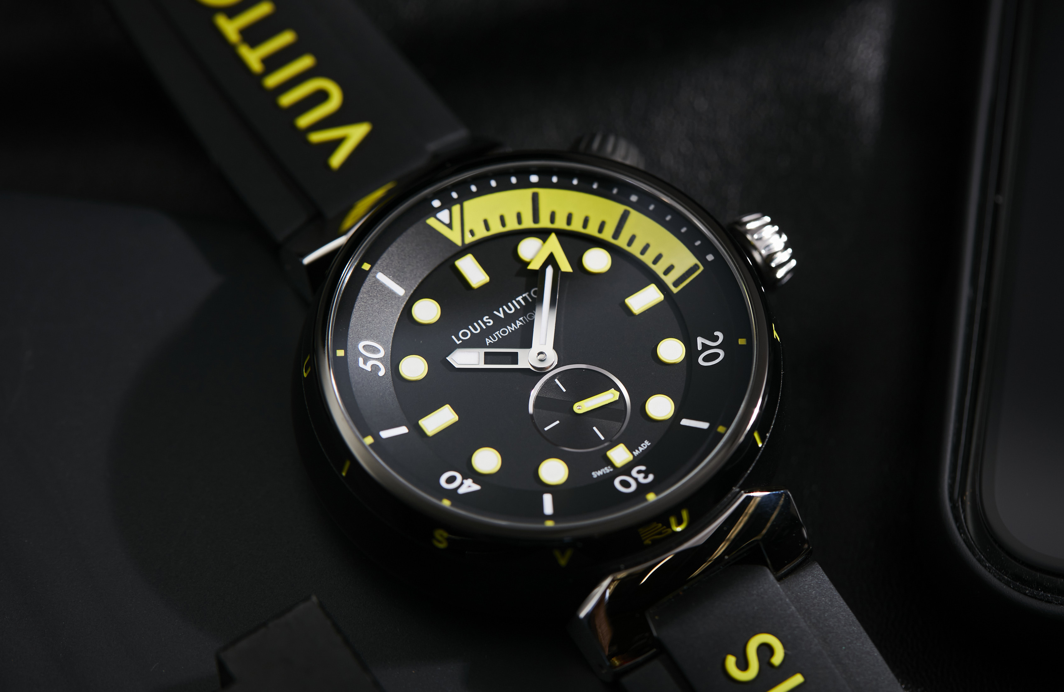 Louis Vuitton Tambour Street Diver Neon Black QA122Z SS TO60606