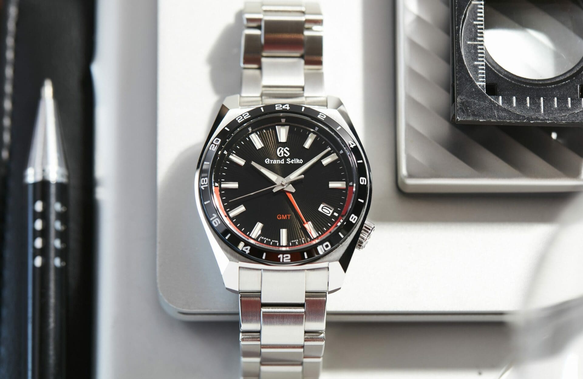 VIDEO: Everything you need in a watch from the Grand Seiko SBGN019 and  SBGN021 - Time and Tide Watches