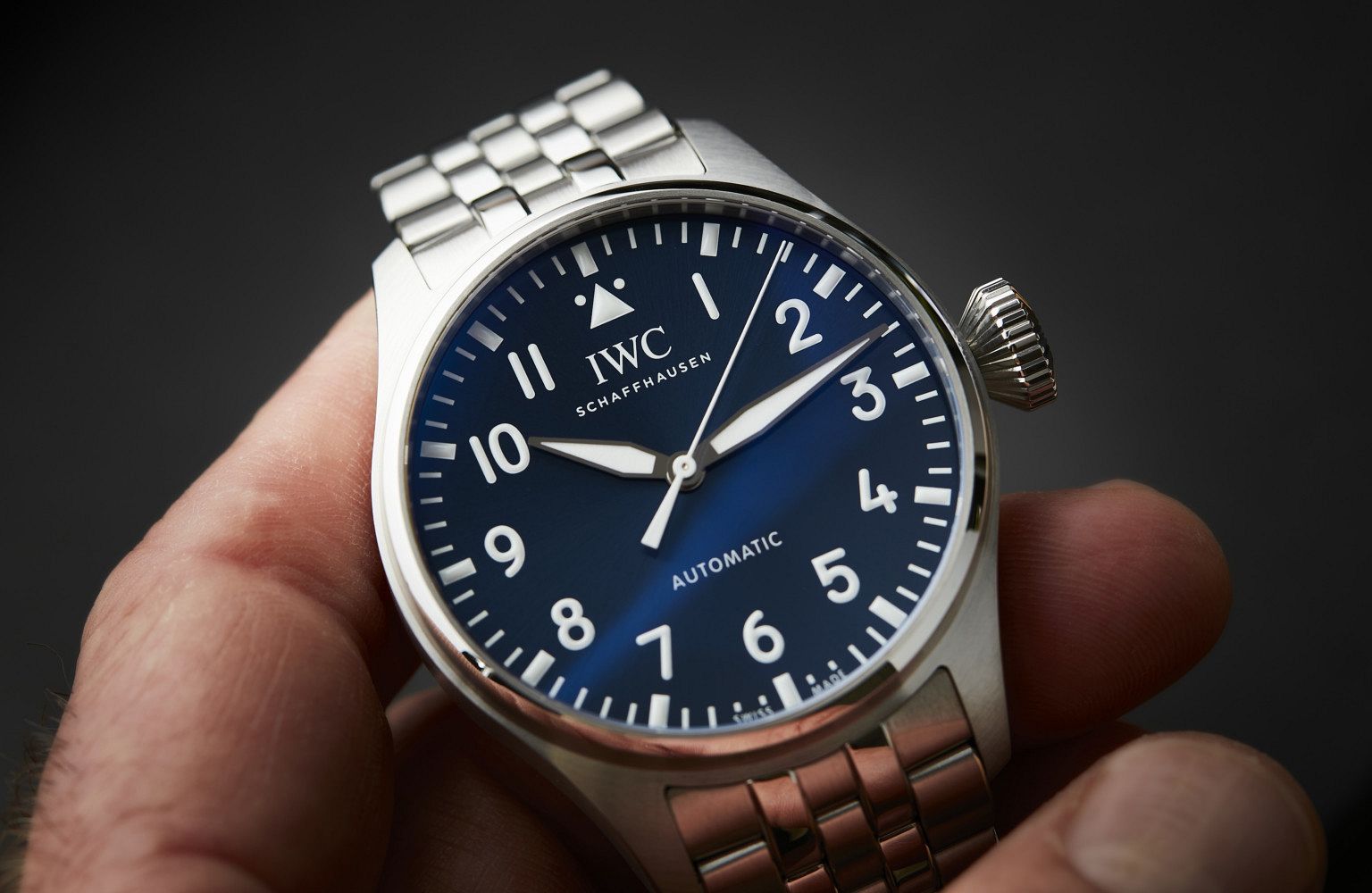 video-the-iwc-big-pilot-43-gives-an-iconic-watch-a-modern-upgrade
