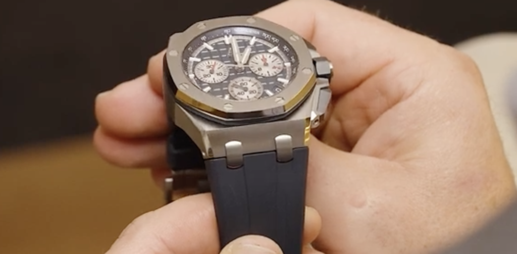 Video The AP Royal Oak Offshore 43 Flyback Chronograph Titanium Blue