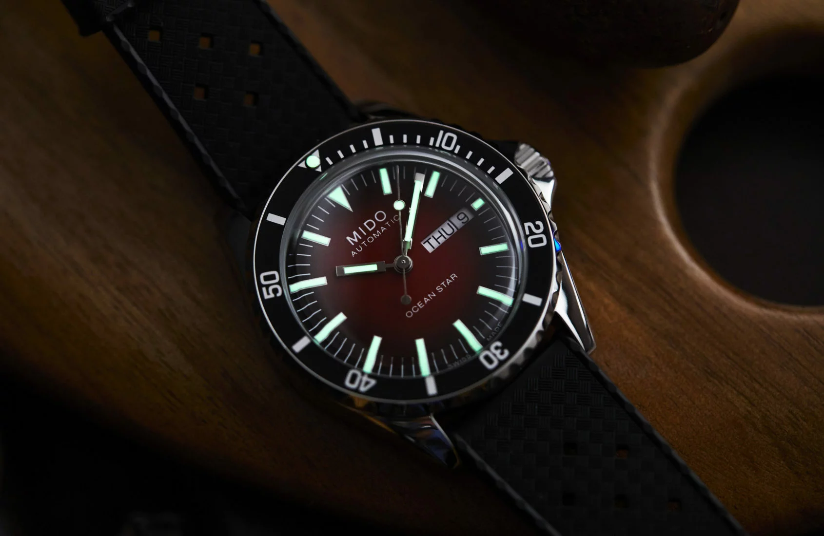 オプティマミッド The new Mido Ocean Star Tribute Gradient is a Time+Tide exclusive