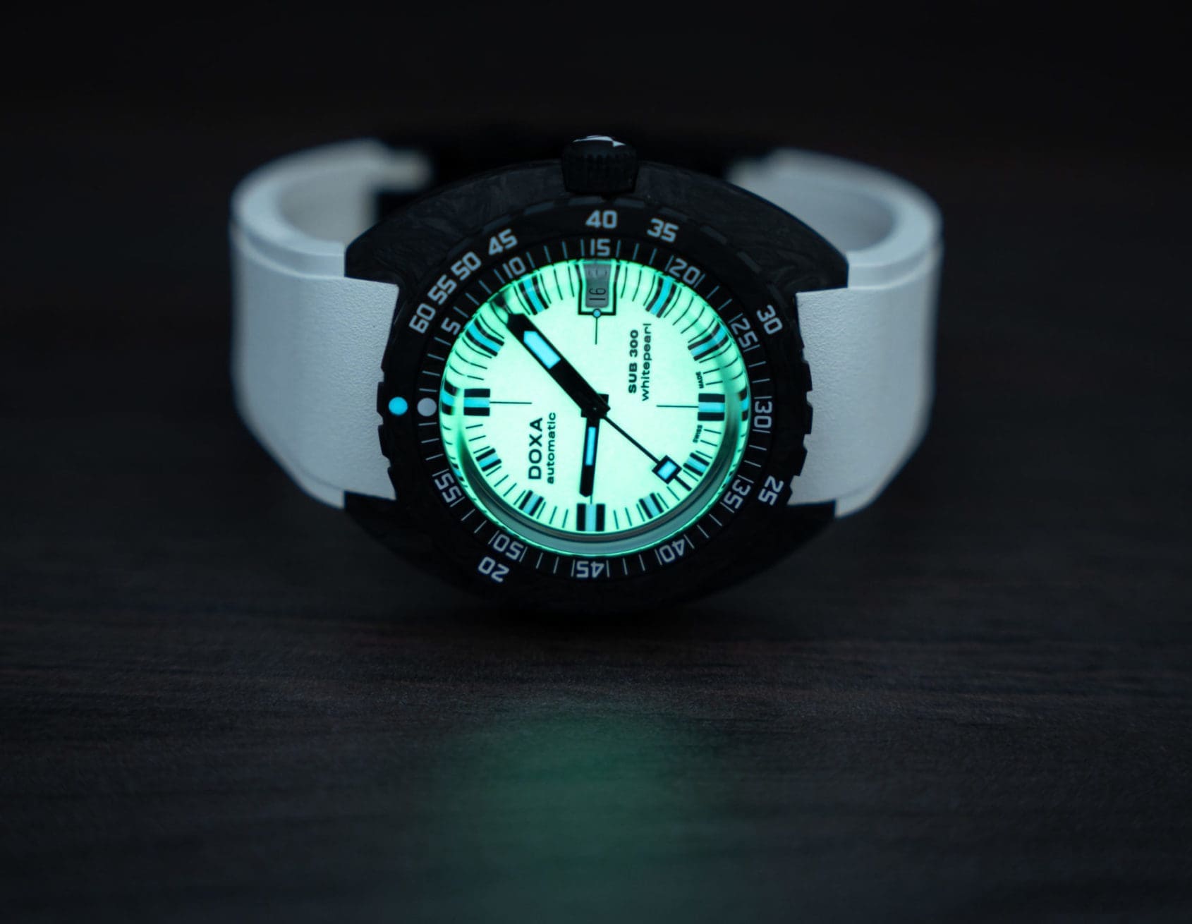 Donation krans Sweeten The 10 best lume dial watches - Time and Tide Watches