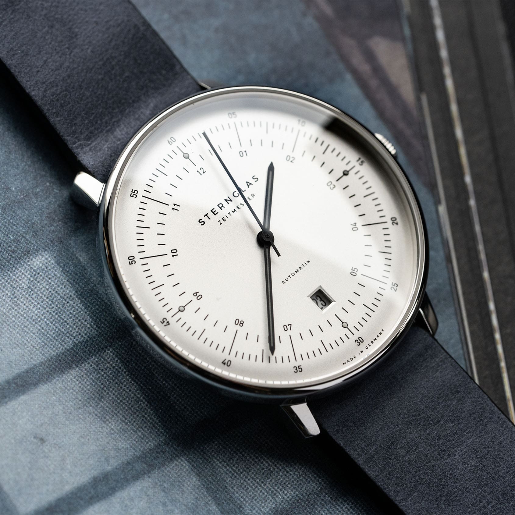 HANDS-ON: Form follows function in the Sternglas Hamburg Automatik