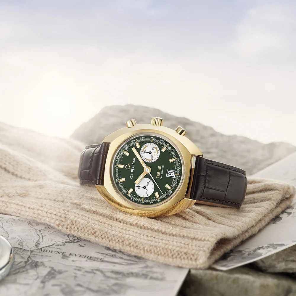 Reparatie mogelijk olie Monet The Certina DS-2 Chronograph Automatic in green and gold is retro chic -  Time and Tide Watches