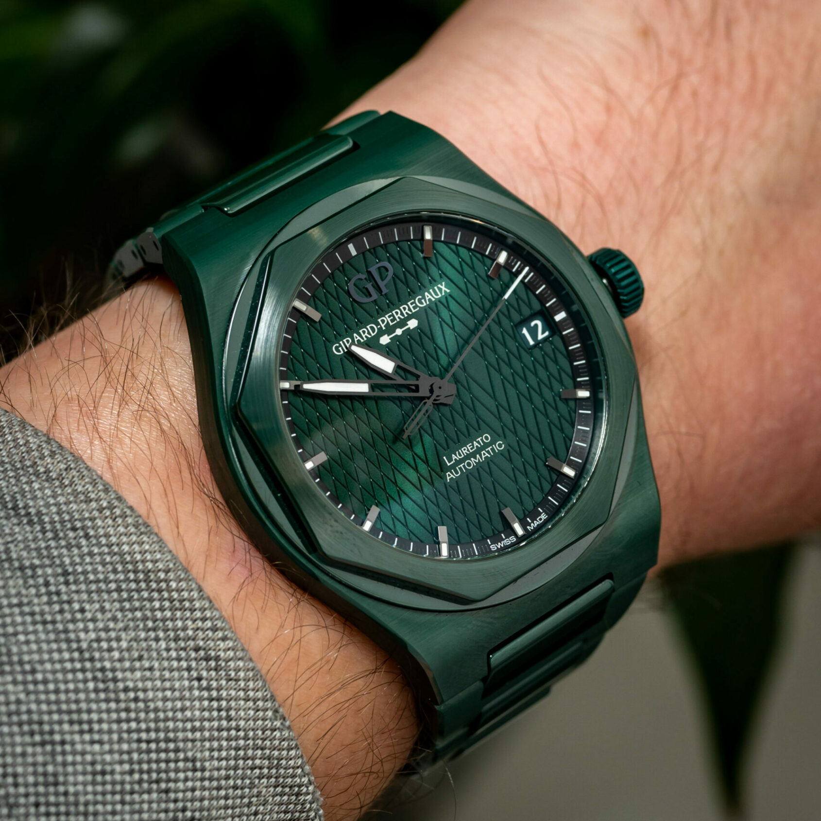 HANDS-ON: The new Girard-Perregaux Laureato Green Ceramic Aston Martin Edition has our hearts racing