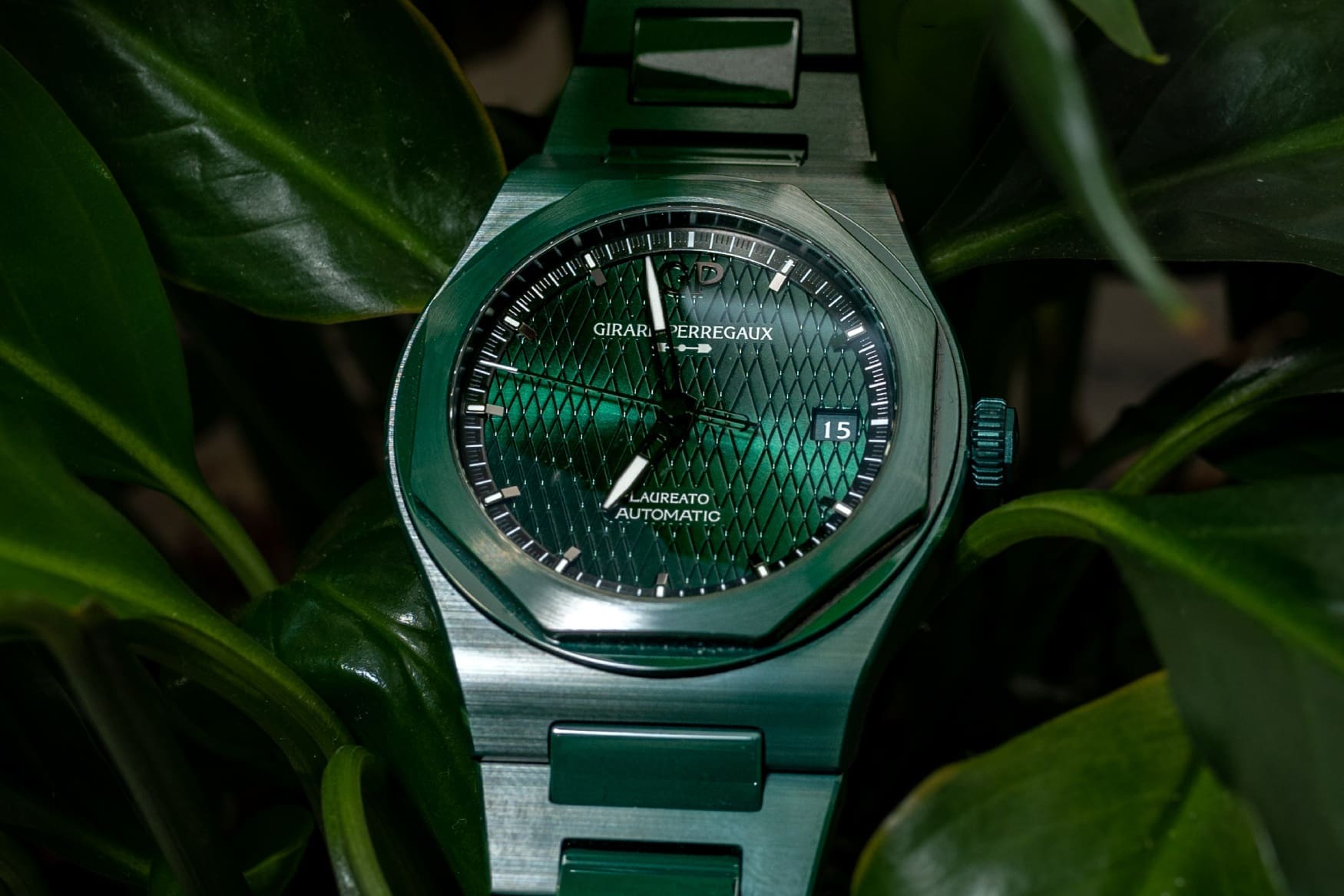 girard perregaux laureato green ceramic aston martin edition