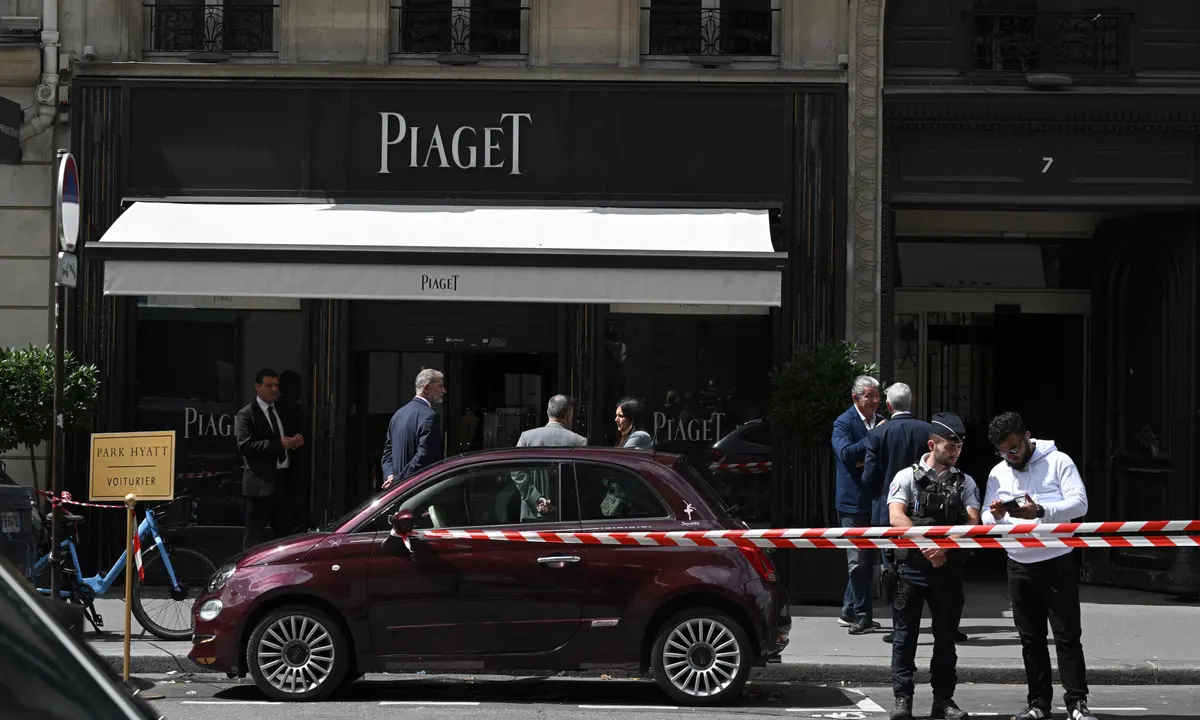 Gun-toting thieves steal up to US$16 million worth of watches and jewellery from Piaget store in Paris
