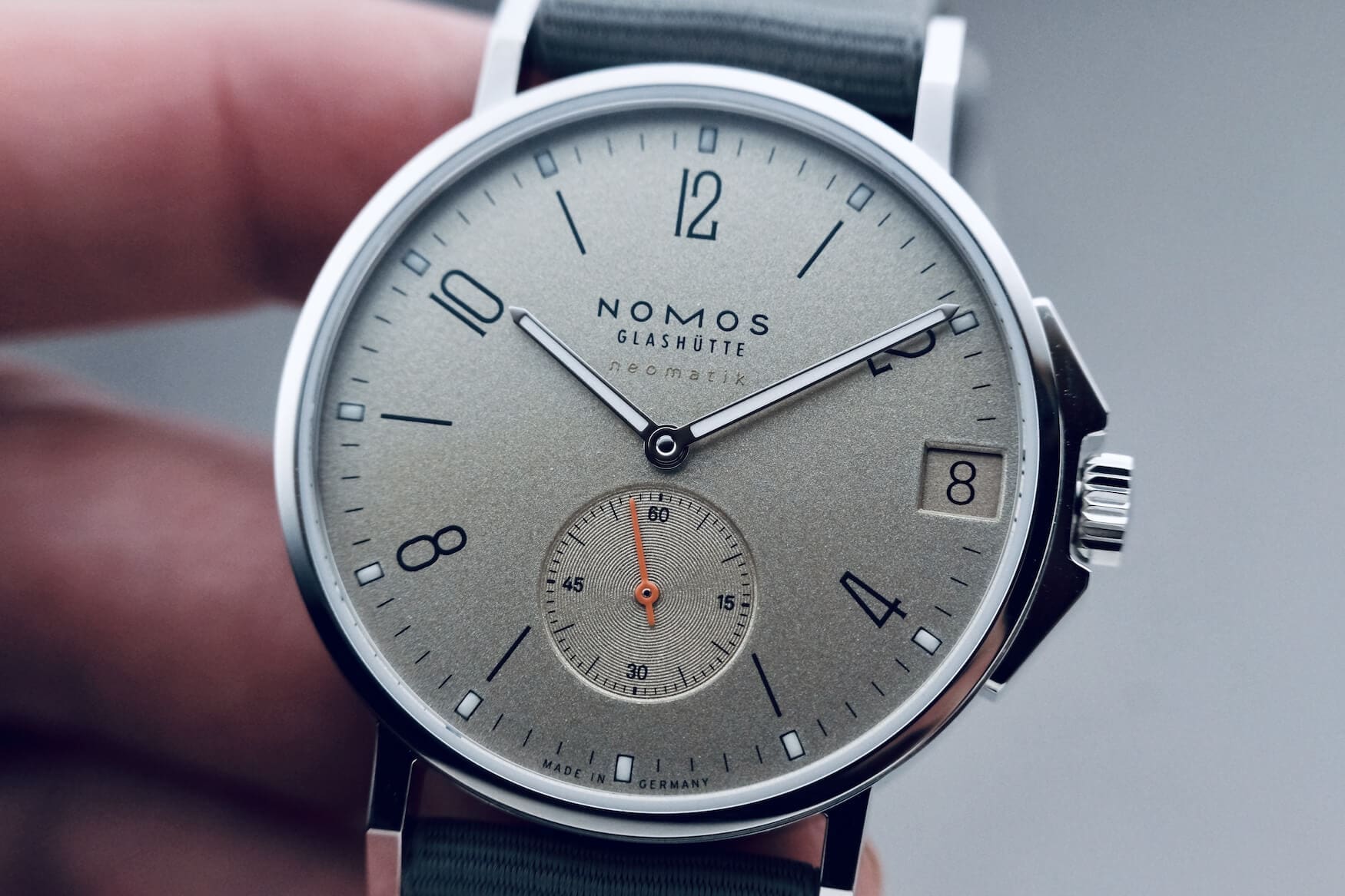 Nomos Ahoi 38 Automatik Sand Sky Review 10