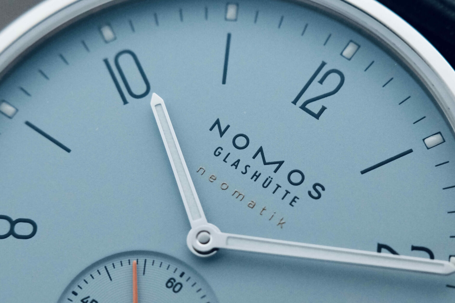 Nomos Ahoi 38 Automatik Sand Sky Review 16