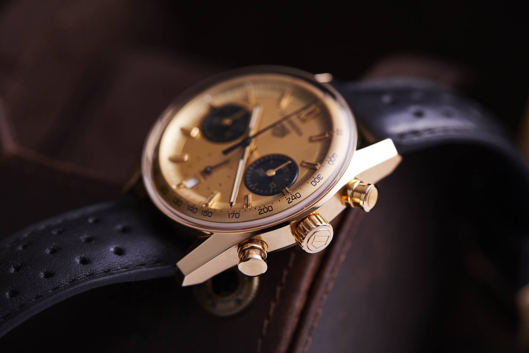 TAG Heuer Carrera Chronograph Glassbox Gold HANDS ON