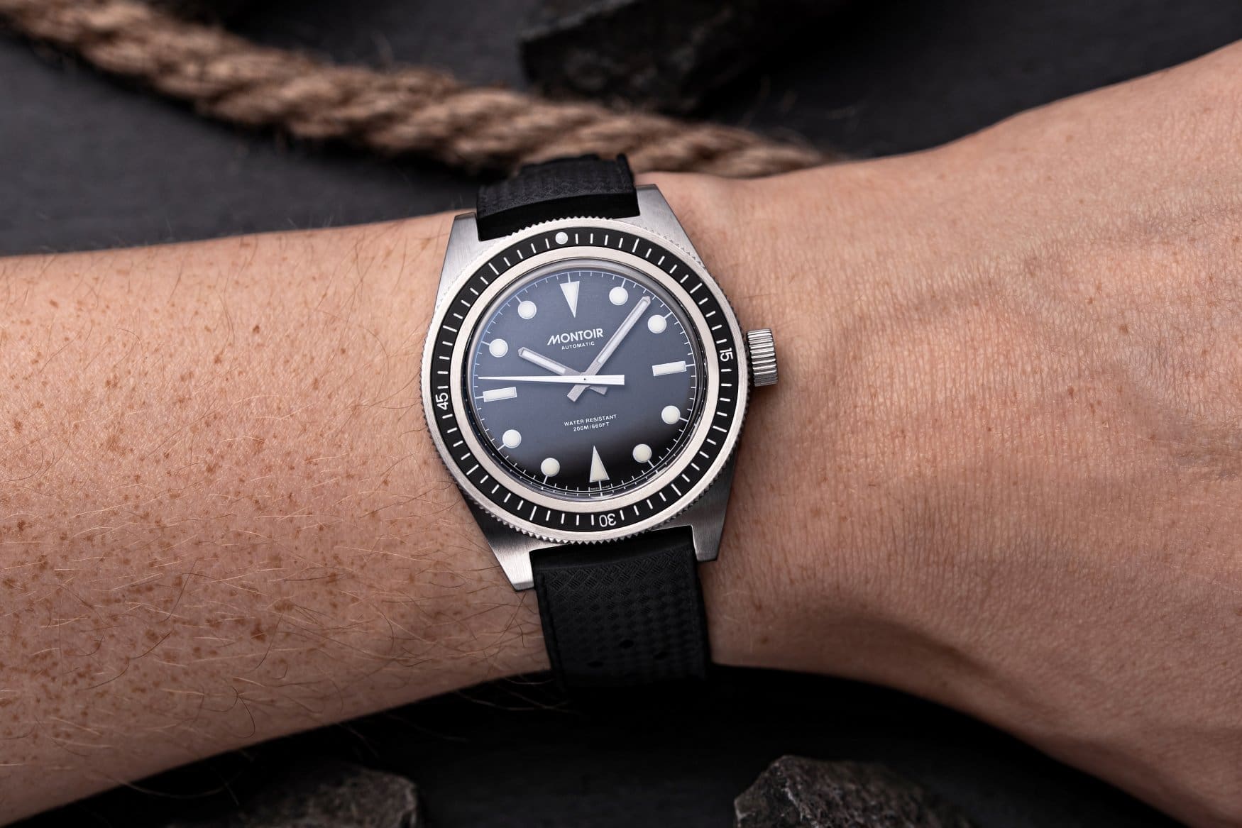montoir dive watch mwmod 01 black dial wrist 3