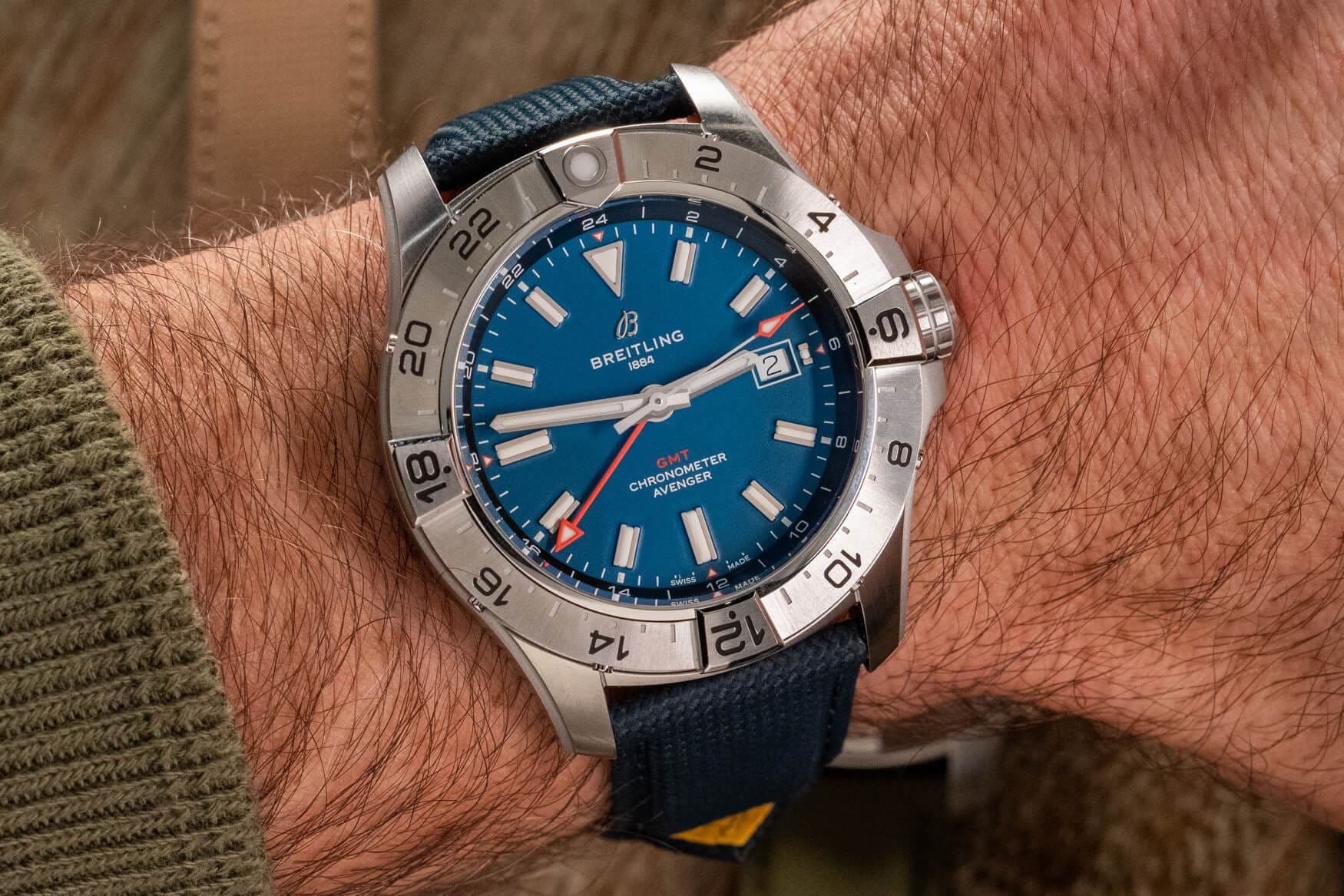 Breitling Avenger Automatic GMT 44 blue