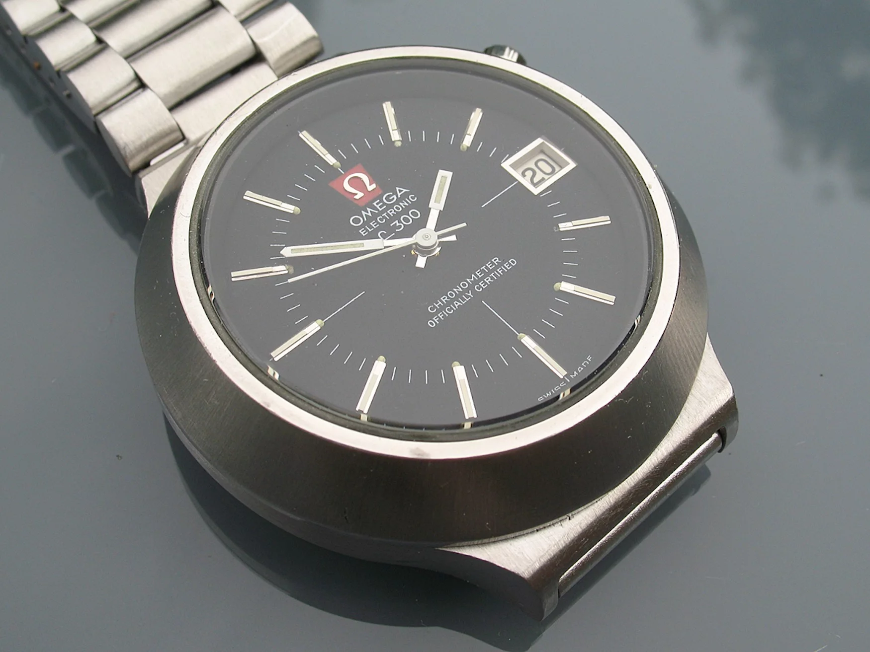 Omega hotsell f300 chronometer