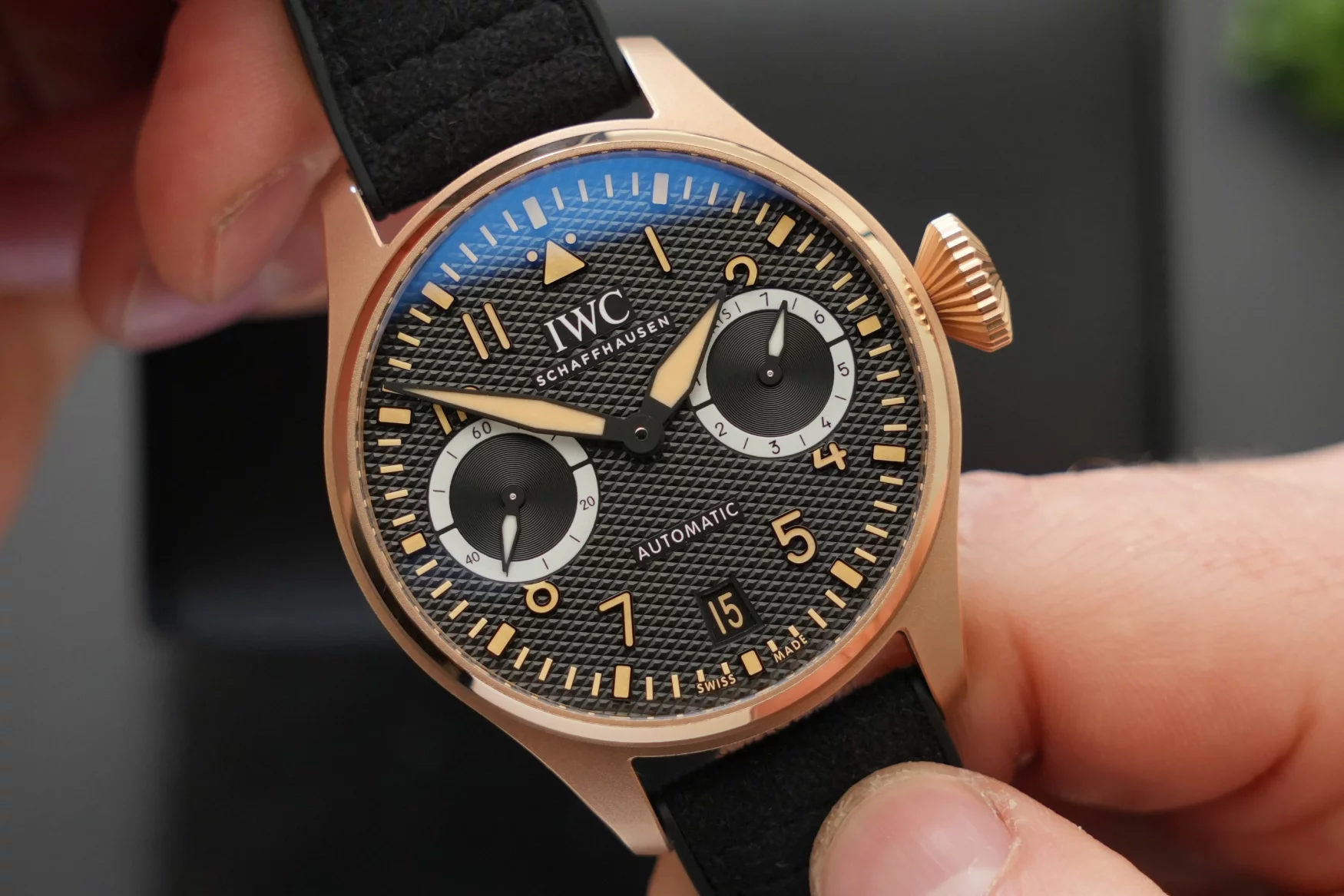 Gold 2025 pilot watch