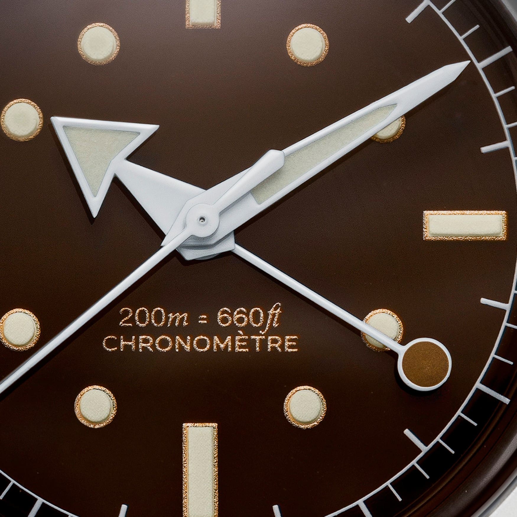 serica 8315 travel chronometer brown dial close up