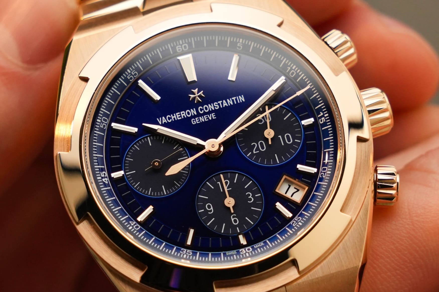 vacheron constantin overseas chronograph pink gold blue dial close up