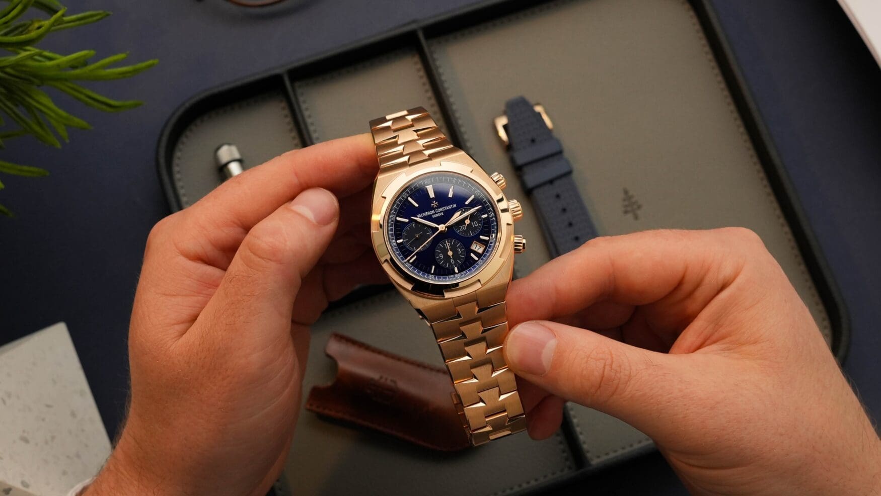 vacheron constantin overseas chronograph pink gold blue dial feature