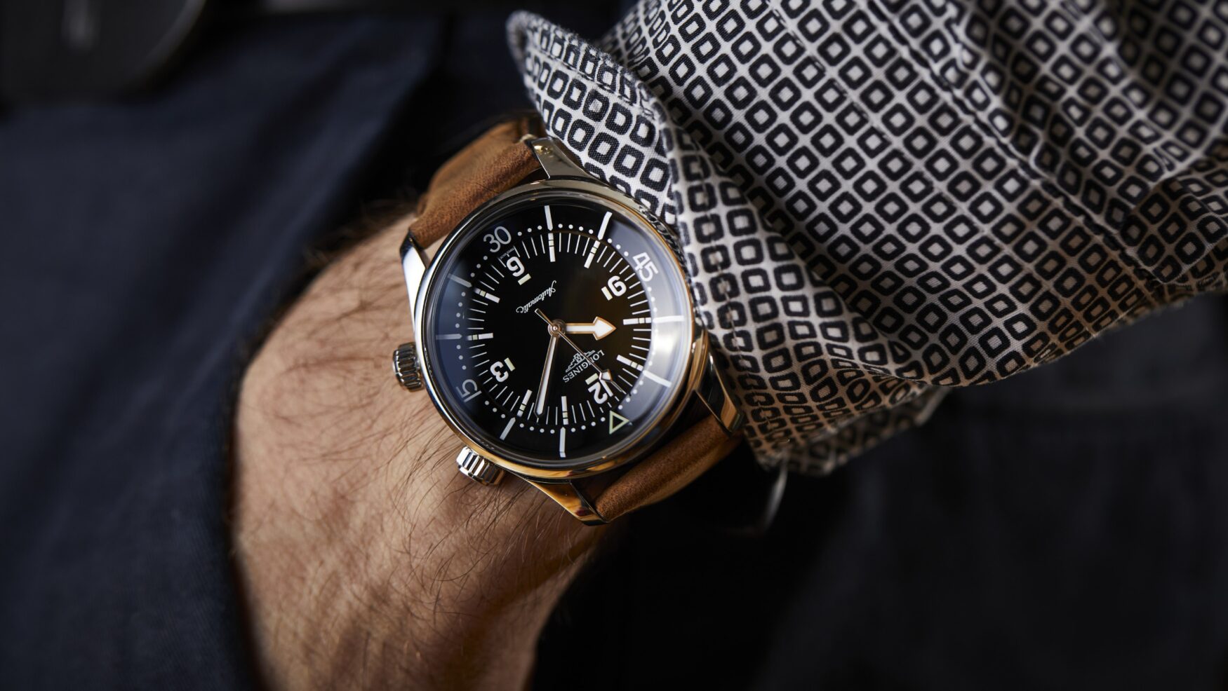 Longines legend diver pocket shot black dial feature