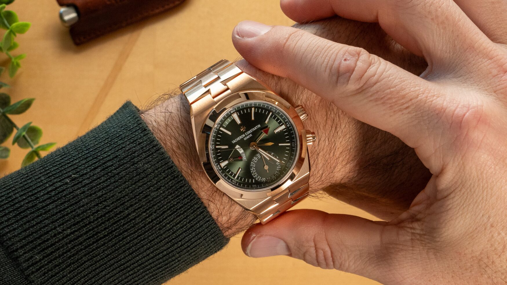 Vacheron Constantin Overseas Dual Time Green Gold feature