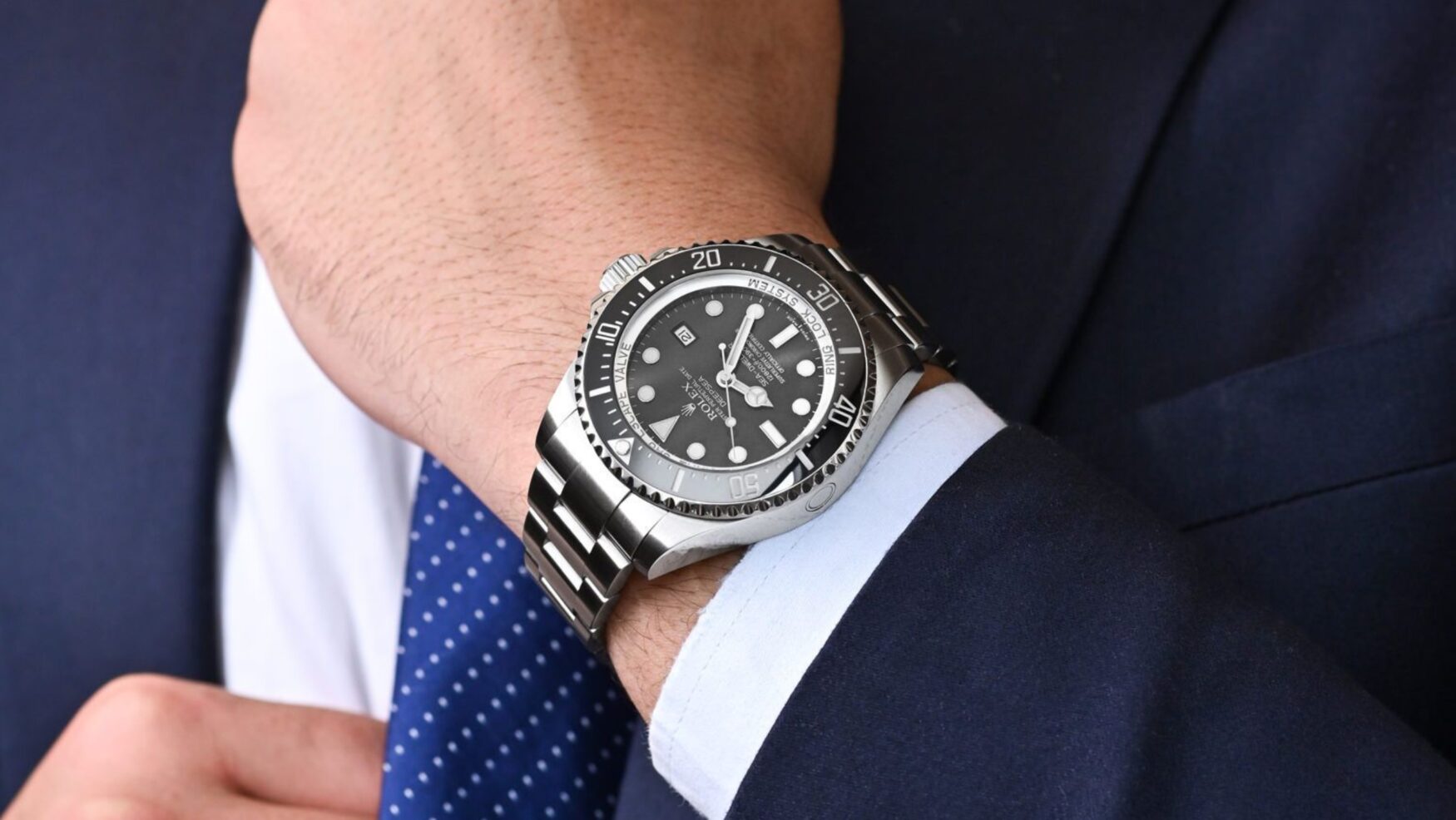 rolex sea dweller 116660 feature