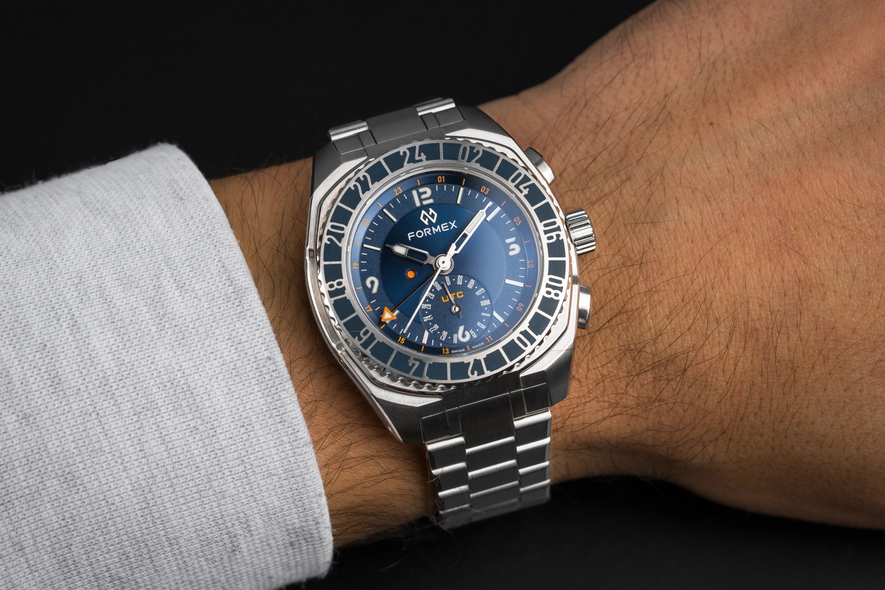 Formex Stratos UTC blue dial