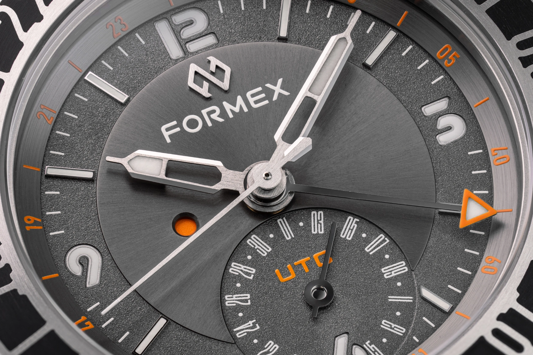 Formex Stratos UTC grey dial closeup