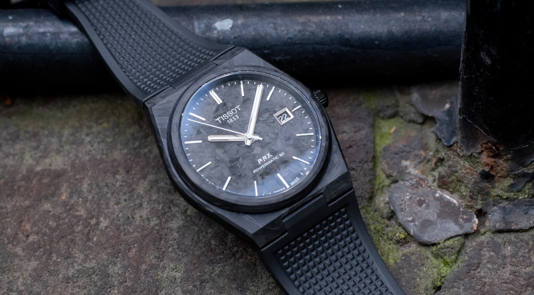 tissot prx powermatic 80 carbon feature