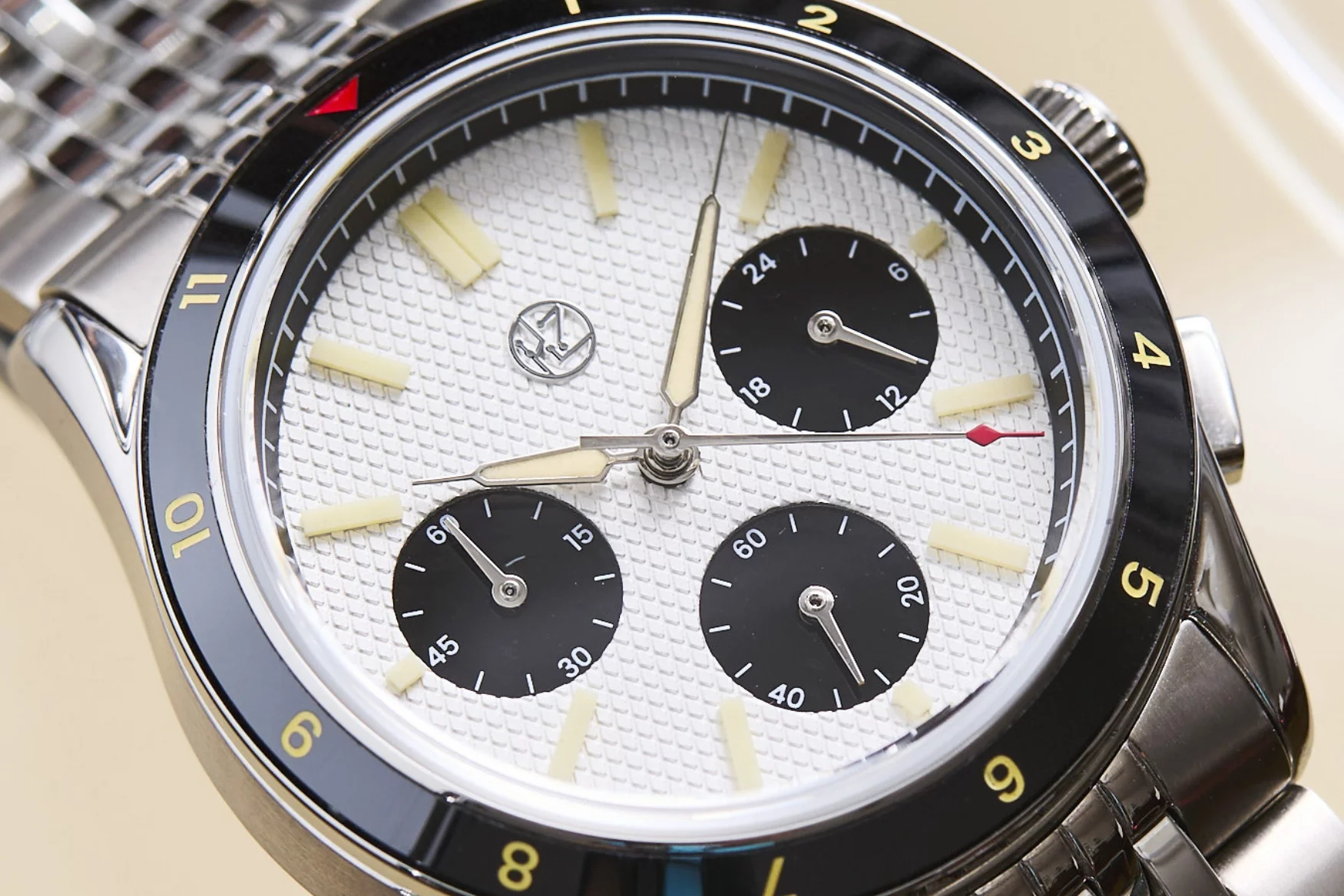 Hz Watches HZ.02 Chronograph | MICRO MONDAYS